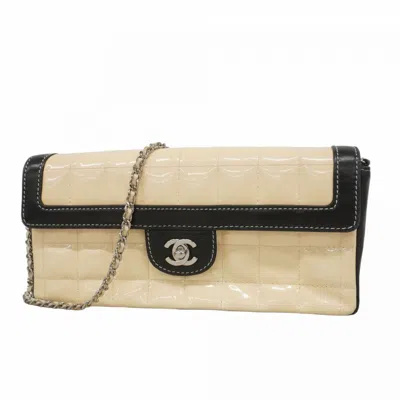 Pre-owned Chanel Ivory Patent Leather Shoulder Bag () In Multi