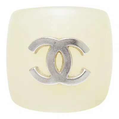 Pre-owned Chanel Ivory Plastic Band Ring ()