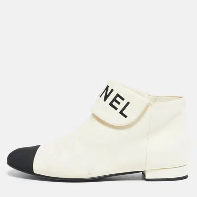 Pre-owned Chanel Ivory/black Leather Logo Cap Toe Ankle Length Boots Size 38.5 In White