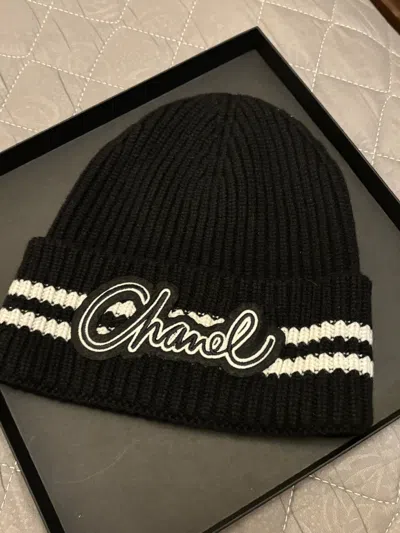 Pre-owned Chanel Knit Beanie Hat With Logo In Black