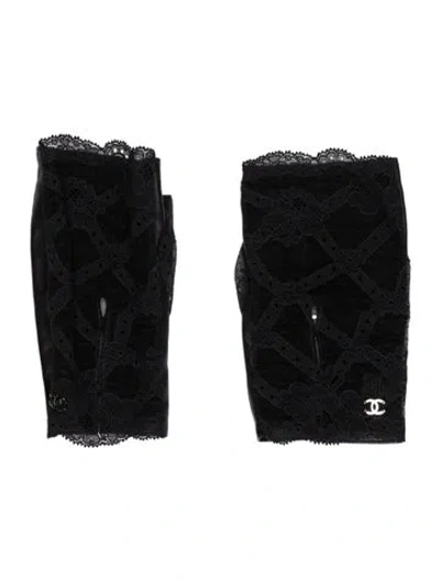 Pre-owned Chanel Lace Fingerless Gloves In Black