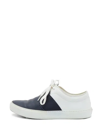 Pre-owned Chanel Lace-up Low-top Sneakers In White