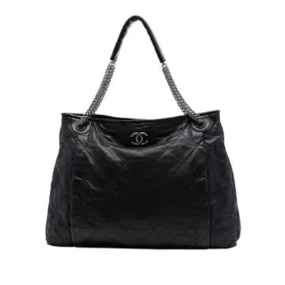 Pre-owned Chanel Lambskin Cc Quilted Lambskin Chain Shopping Tote In Black