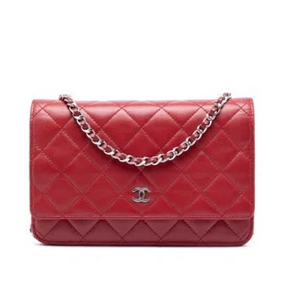 Pre-owned Chanel Lambskin Cc Quilted Lambskin Wallet On Chain In Red