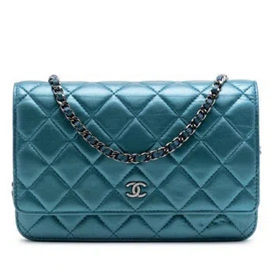 Pre-owned Chanel Lambskin Cc Quilted Metallic Lambskin Wallet On Chain In Blue