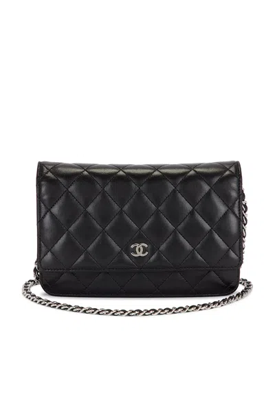 Pre-owned Chanel Lambskin Classic Wallet On Chain In Black