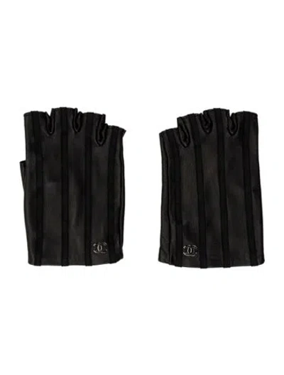 Pre-owned Chanel Lambskin Fingerless Gloves In Black