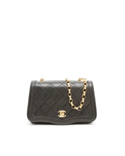 Pre-owned Chanel Lambskin Matelasse Shoulder Bag In Black