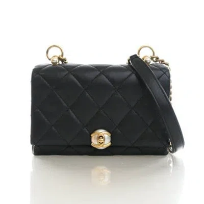 Pre-owned Chanel Lambskin Pearl Cc Accordion Flap Bag Mini In Black