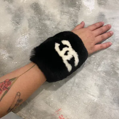 Pre-owned Chanel Lapin Rabbit Fur Wristband In Black