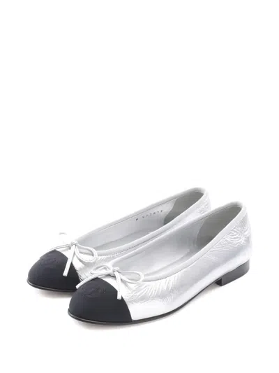 Pre-owned Chanel Leather Ballet Flats In Silver