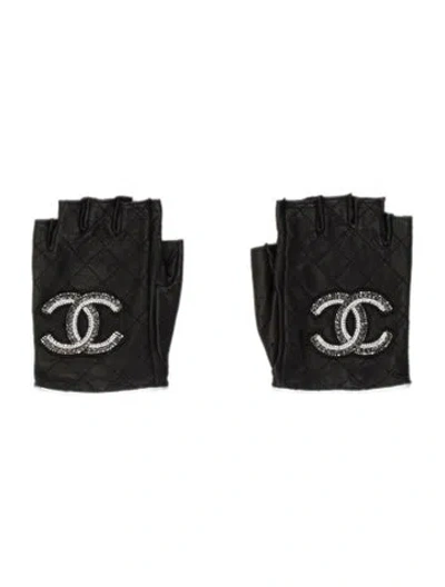 Pre-owned Chanel Leather Cc Fingerless Gloves In Black