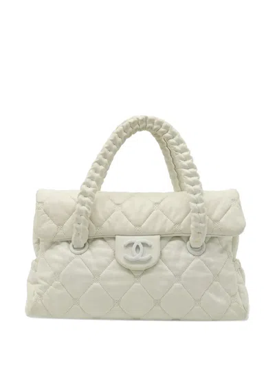 Pre-owned Chanel Leather Cc-logo Tote Bag In White