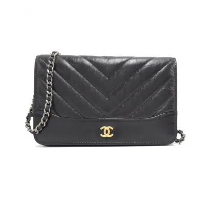 Pre-owned Chanel Leather Chain/shoulder Wallet () In Black