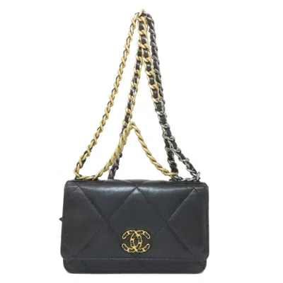 Pre-owned Chanel Leather Chain/shoulder Wallet () In Black
