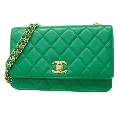 Pre-owned Chanel Leather Chain/shoulder Wallet () In Green