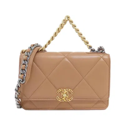 Pre-owned Chanel Leather Chain/shoulder Wallet () In Sand