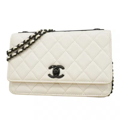 Pre-owned Chanel Leather Chain/shoulder Wallet () In White