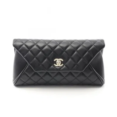 Pre-owned Chanel Leather Clutch Bag () In Black
