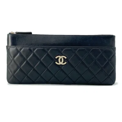 Pre-owned Chanel Leather Clutch Bag () In Black
