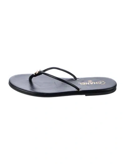 Pre-owned Chanel Leather Flip Flops In Black