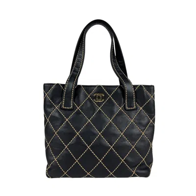 Pre-owned Chanel Leather Handbag () In Black