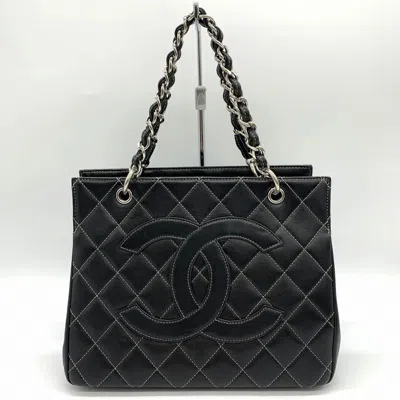 Pre-owned Chanel Leather Handbag () In Black