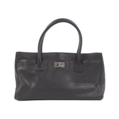 Pre-owned Chanel Leather Handbag () In Black