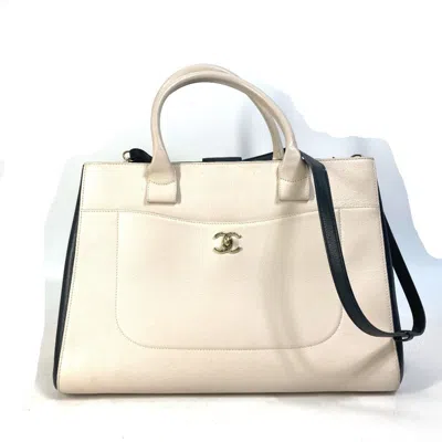 Pre-owned Chanel Leather Handbag Shoulder Bag () In Sand