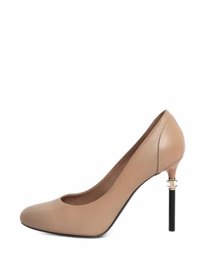 Pre-owned Chanel Leather Heeled Pumps In Neutrals