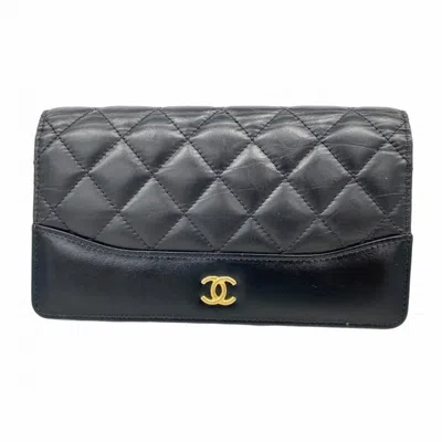 Pre-owned Chanel Leather Long Wallet (bi-fold) () In Black