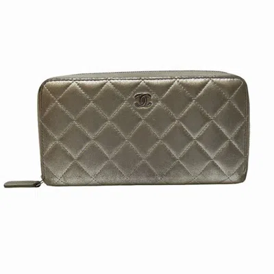 Pre-owned Chanel Leather Long Wallet (bi-fold) () In Silver