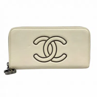 Pre-owned Chanel Leather Long Wallet (bi-fold) () In White