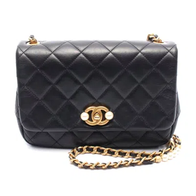 Pre-owned Chanel Leather Matelasse Shoulder Bag In Black