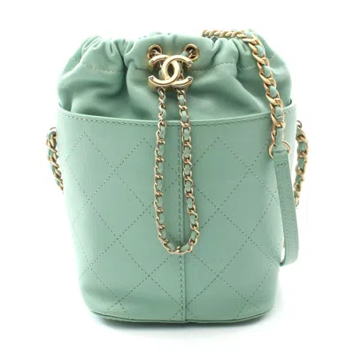 Pre-owned Chanel Leather Matelasse Shoulder Bag In Green