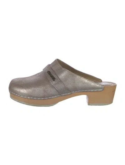 Pre-owned Chanel Leather Mules