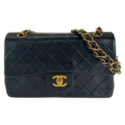 Pre-owned Chanel Leather Pochette Shoulder Bag () In Black