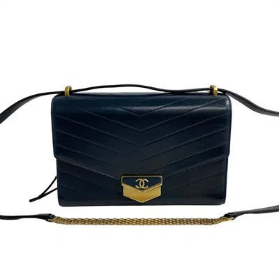 Pre-owned Chanel Leather Pochette Shoulder Bag () In Blue