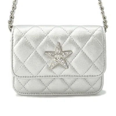 Pre-owned Chanel Leather Pochette Shoulder Bag () In Silver