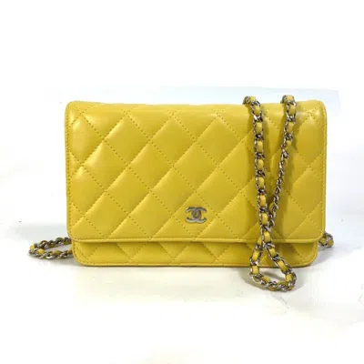 Pre-owned Chanel Leather Pochette Shoulder Bag () In Yellow
