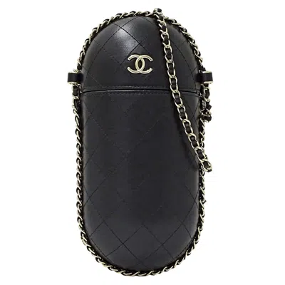 Pre-owned Chanel Leather Pouch Shoulder Bag () In Black