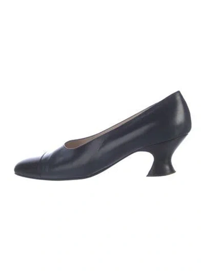 Pre-owned Chanel Leather Pumps In Black