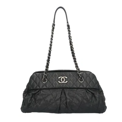 Pre-owned Chanel Leather Shoulder Bag () In Black