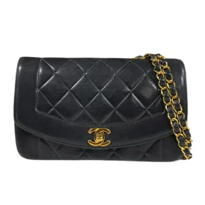 Pre-owned Chanel Leather Shoulder Bag () In Black