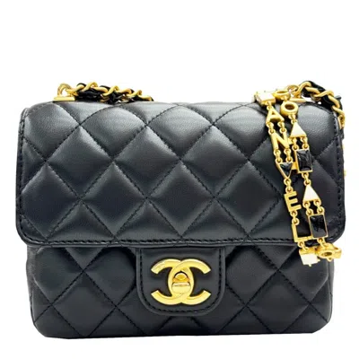 Pre-owned Chanel Leather Shoulder Bag () In Black