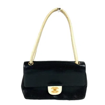 Pre-owned Chanel Leather Shoulder Bag () In Black