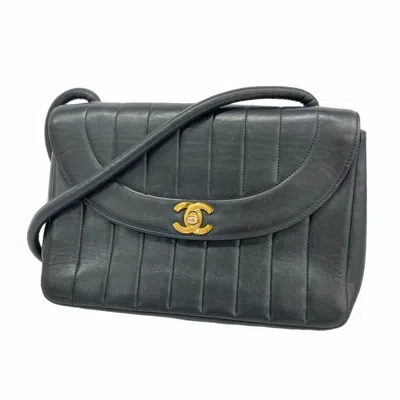 Pre-owned Chanel Leather Shoulder Bag () In Black