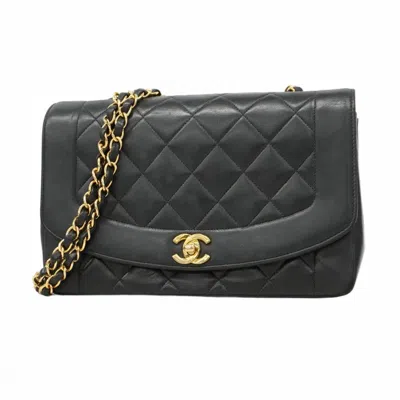 Pre-owned Chanel Leather Shoulder Bag () In Black