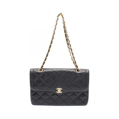 Pre-owned Chanel Leather Shoulder Bag () In Black
