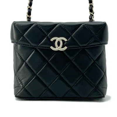 Pre-owned Chanel Leather Shoulder Bag () In Black